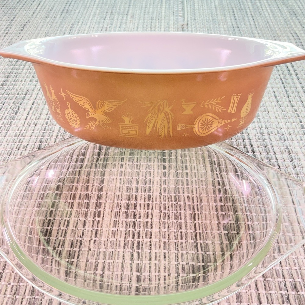 Vintage PYREX EARLY AMERICAN 1-1/2 Qt Oval Casserole. W/ Lid. #043 Gold On Brown